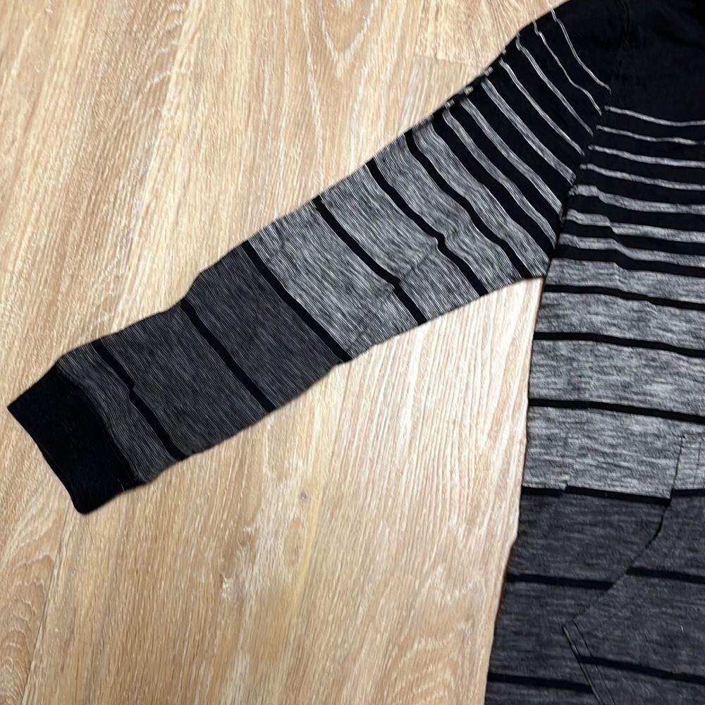 OCEAN Current Black and Grey Stripped Hoodie.  Size Medium - Picture 2 of 8